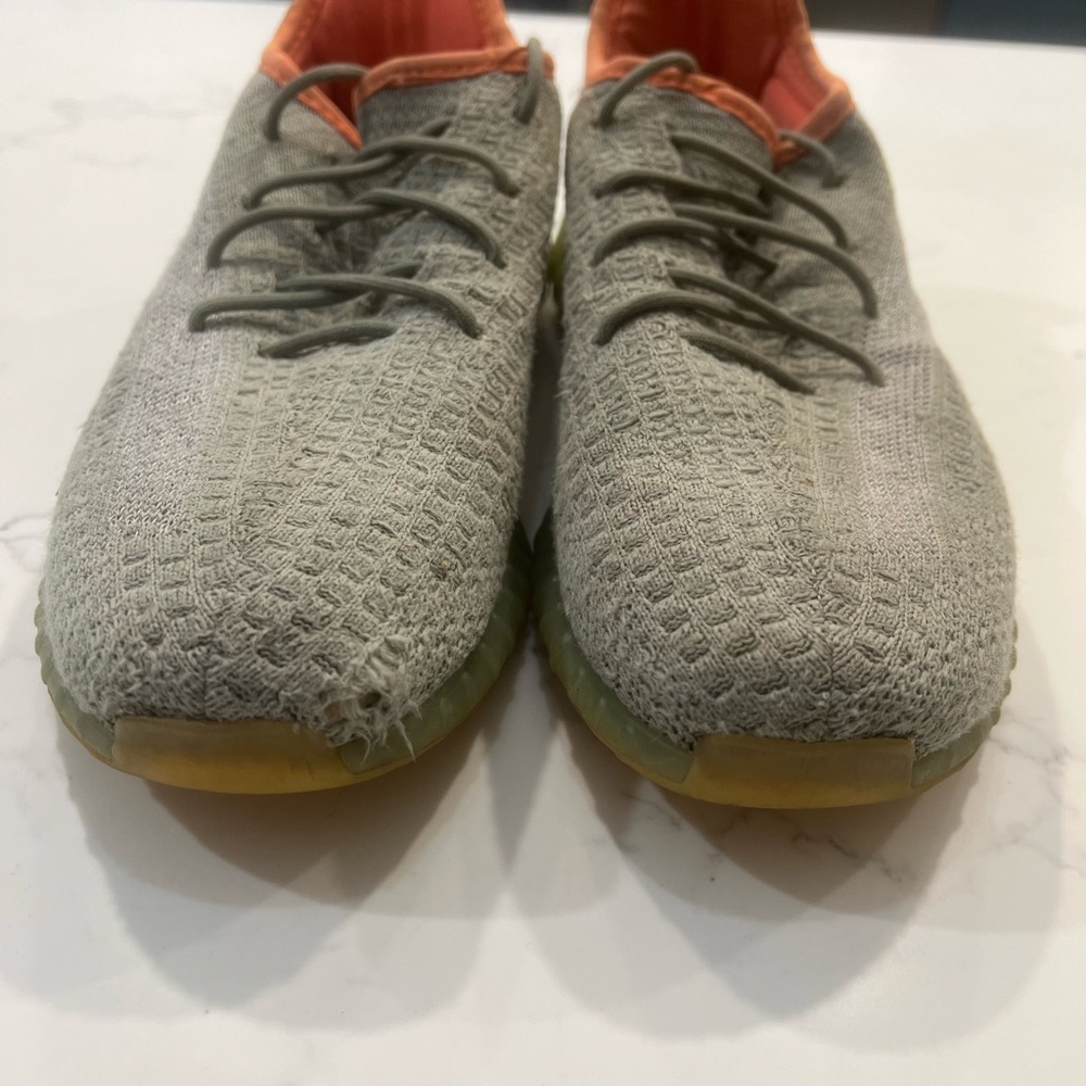 Kids Yeezy Boost 350 V2 Sneakers!